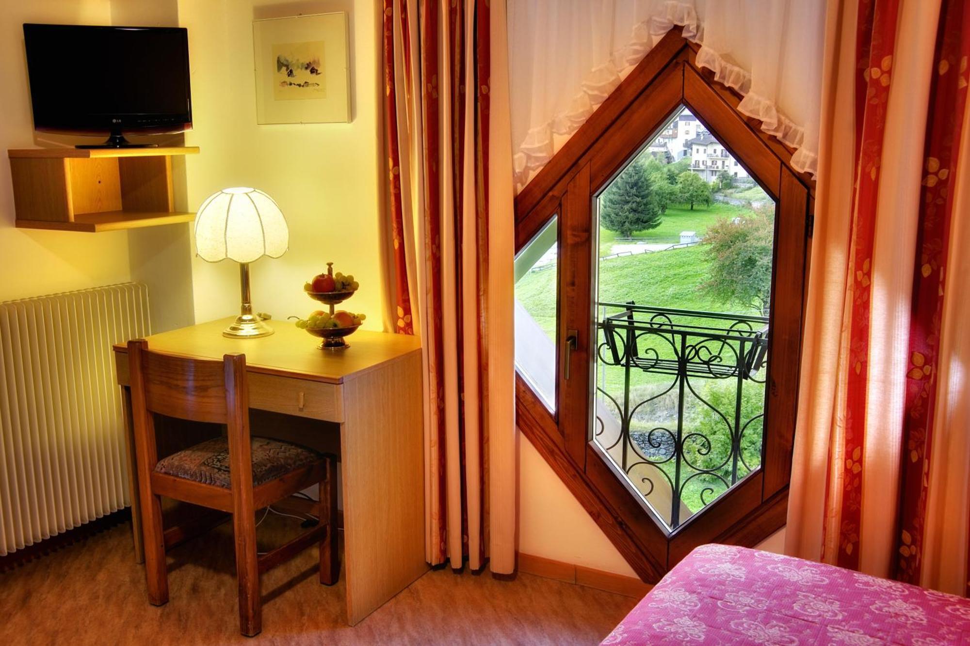 Albergo Miramonti Rabbi Esterno foto