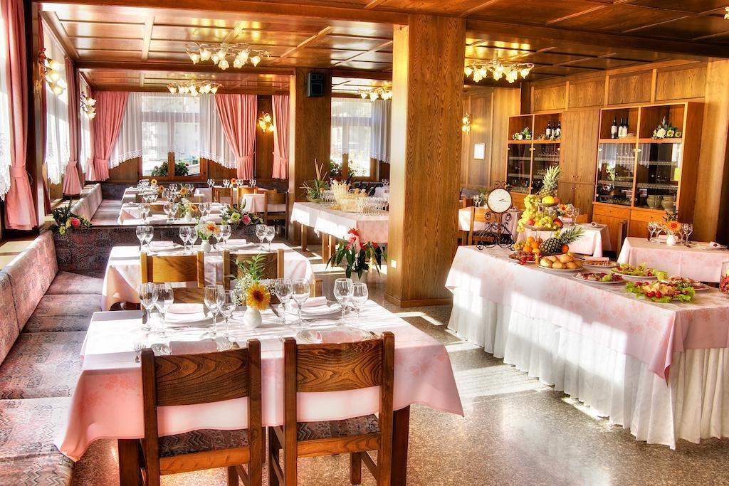 Albergo Miramonti Rabbi Esterno foto